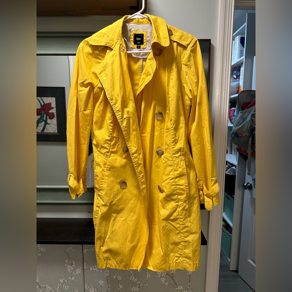 Cheerful Yellow Gap Raincoat, Size Medium